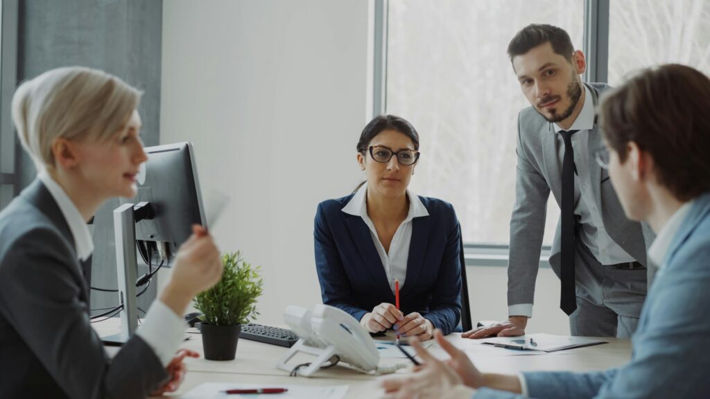 Équipe en formation à la commande publique