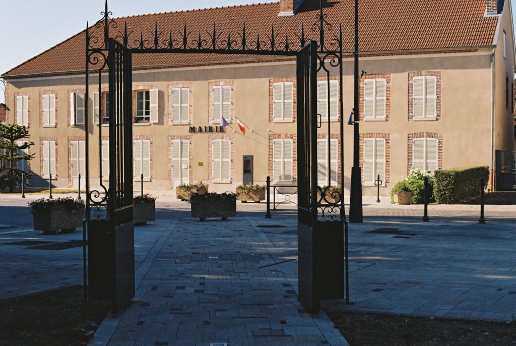Façade d’une mairie française – formations marchés publics pour les collectivités